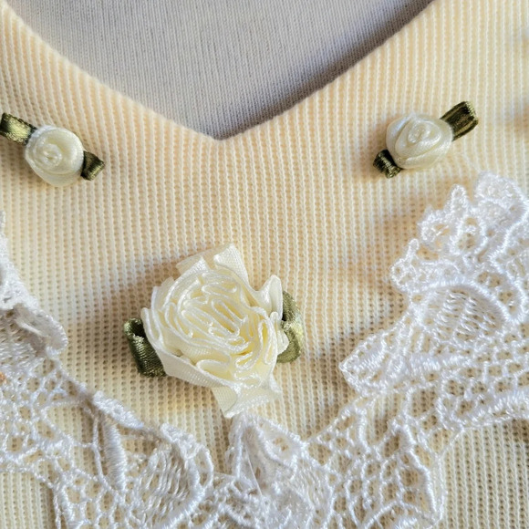 Vintage Pullover Top by Teddi / Pastel Yellow / 3D / Size Medium - Picture 3 of 5